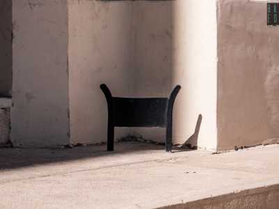 Ai piedi dei portoni sono presenti degli antichi �nettascarpe�